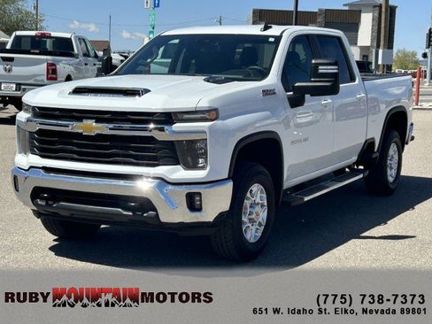 Used 2025 Chevrolet Silverado 2500 LT AWD/4WD image 3