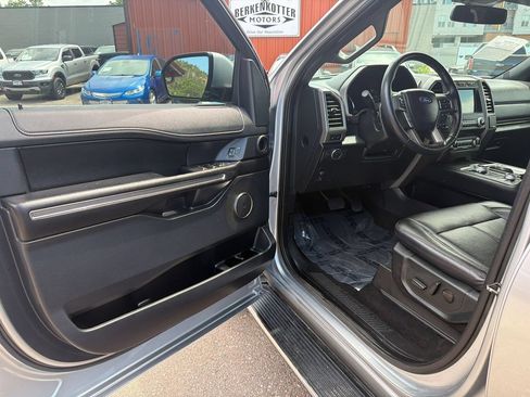 Used 2020 Ford Expedition XLT w/ Equipment Group 202A AWD/4WD image 12