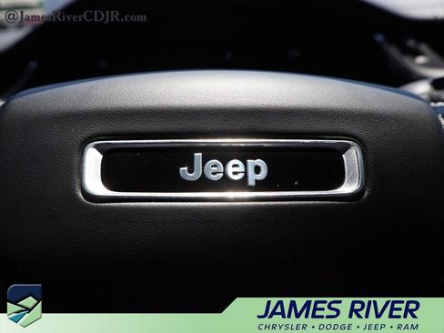 Used 2022 Jeep Grand Cherokee L Overland w/ Luxury Tech Group IV AWD/4WD image 29