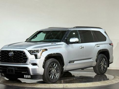 Used 2023 Toyota Sequoia Platinum AWD/4WD image 3