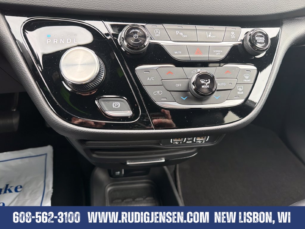 Used 2025 Chrysler Pacifica Select FWD image 17