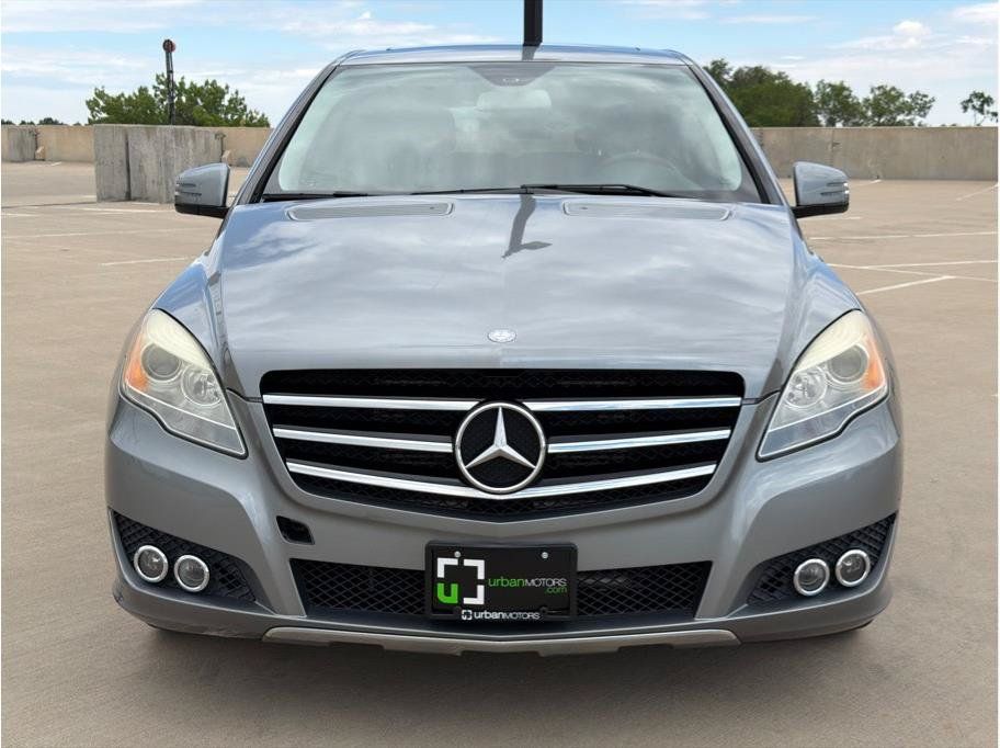 Used 2011 Mercedes-Benz R 350 BlueTEC 4MATIC image 2