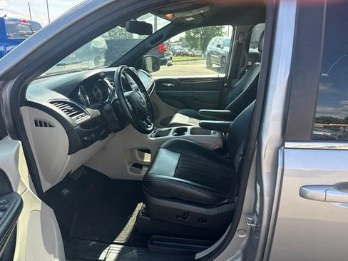 Used 2019 Dodge Grand Caravan SXT FWD image 9