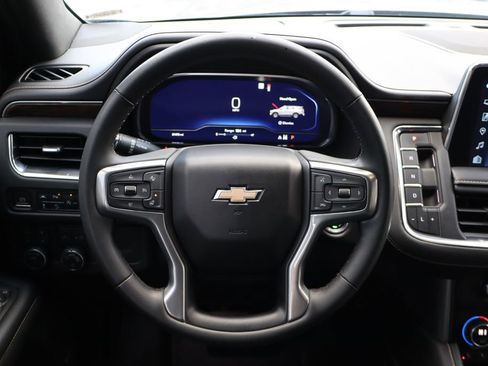 Used 2023 Chevrolet Suburban Premier image 19