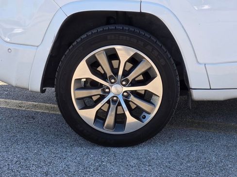 Used 2019 Jeep Cherokee Overland w/ Technology Group image 18