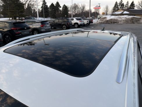 Used 2020 Volkswagen Tiguan SEL Premium R-Line image 9