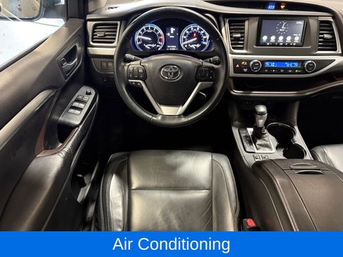 Used 2016 Toyota Highlander XLE image 24