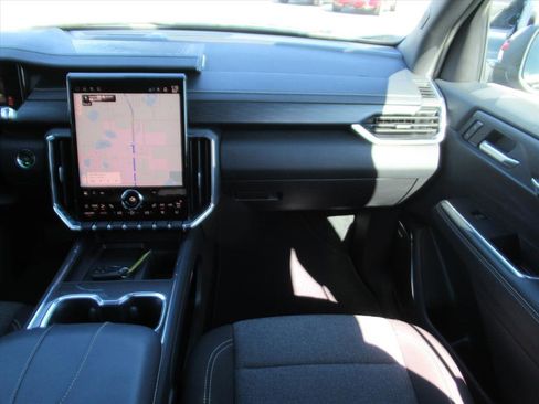 Used 2025 GMC Acadia Elevation image 13