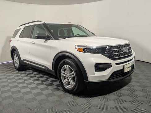 Certified 2022 Ford Explorer XLT image 1