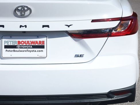 Used 2025 Toyota Camry SE image 19