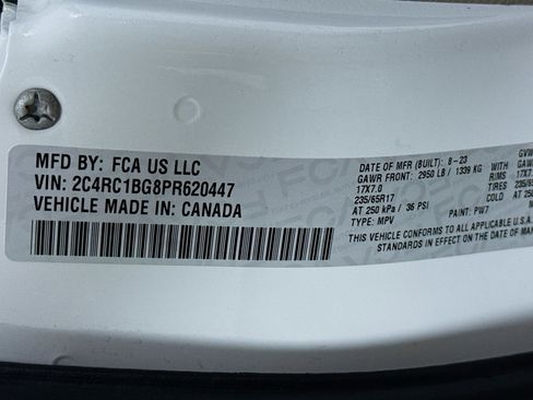 Used 2023 Chrysler Pacifica Touring-L FWD image 39