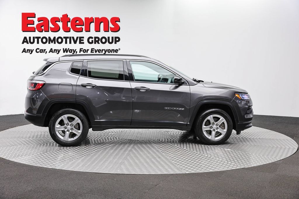 Used 2024 Jeep Compass Latitude AWD/4WD image 6