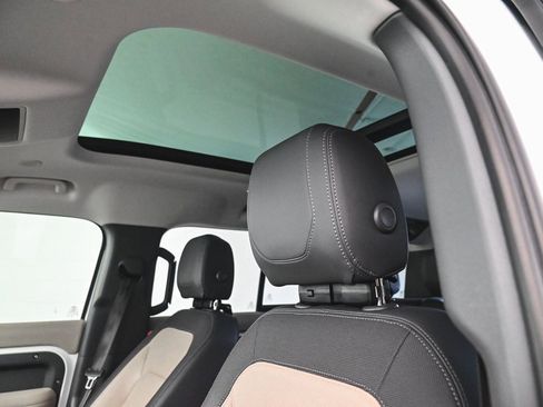 Used 2023 Land Rover Defender 110 X-Dynamic SE image 27