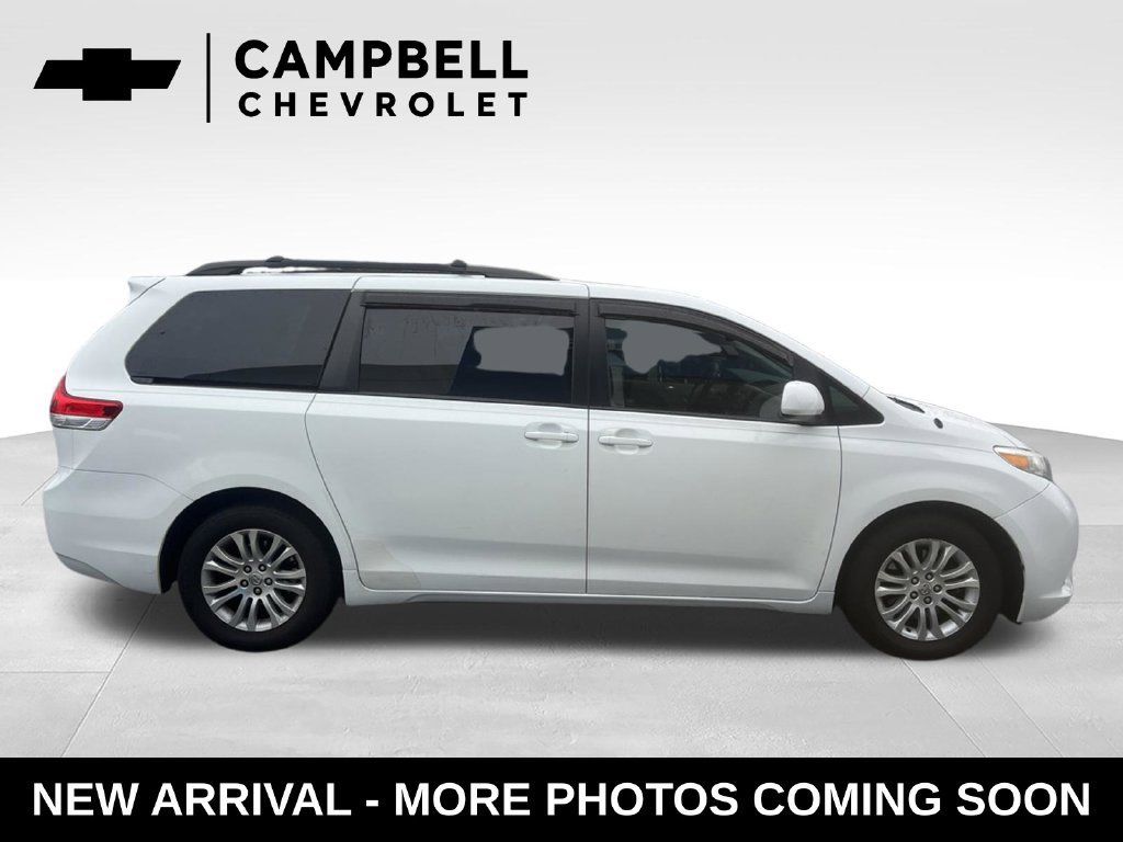 Used 2012 Toyota Sienna XLE FWD image 6