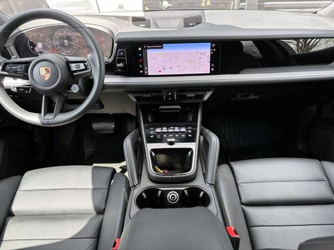 Certified 2025 Porsche Cayenne AWD/4WD image 18