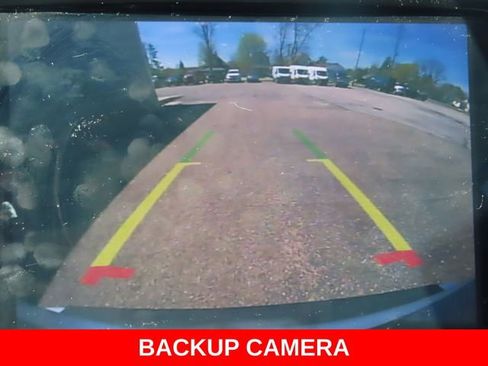 Used 2024 Chrysler Pacifica Touring-L FWD image 6