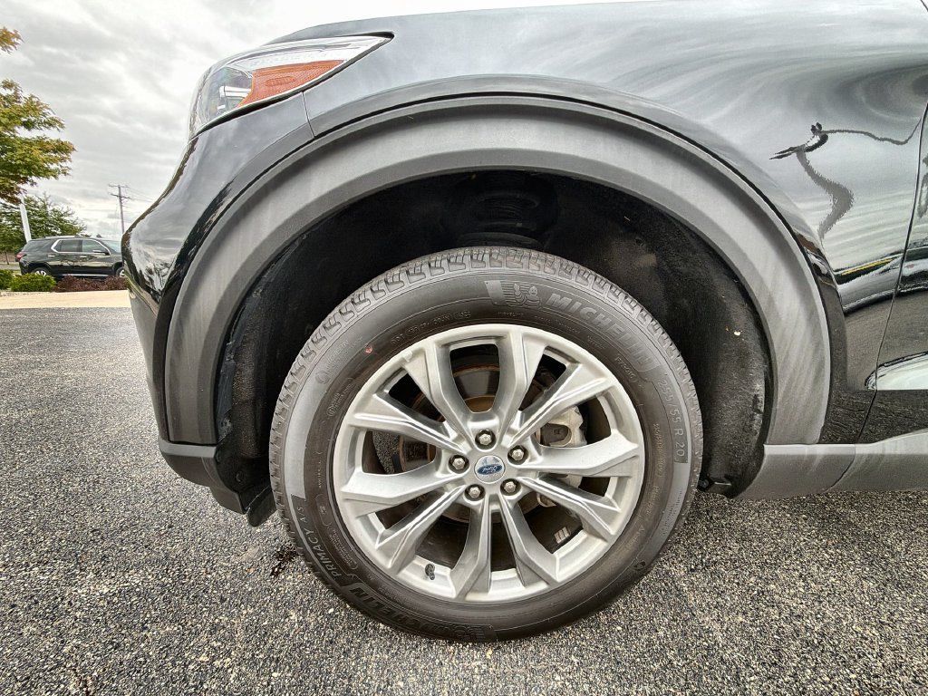 Used 2023 Ford Explorer XLT w/ Equipment Group 202A AWD/4WD image 17