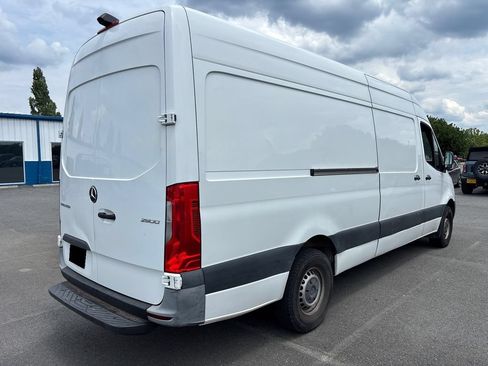 Used 2022 Mercedes-Benz Sprinter 2500 image 7