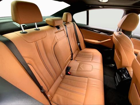 Used 2023 BMW 530i w/ Convenience Package RWD image 18