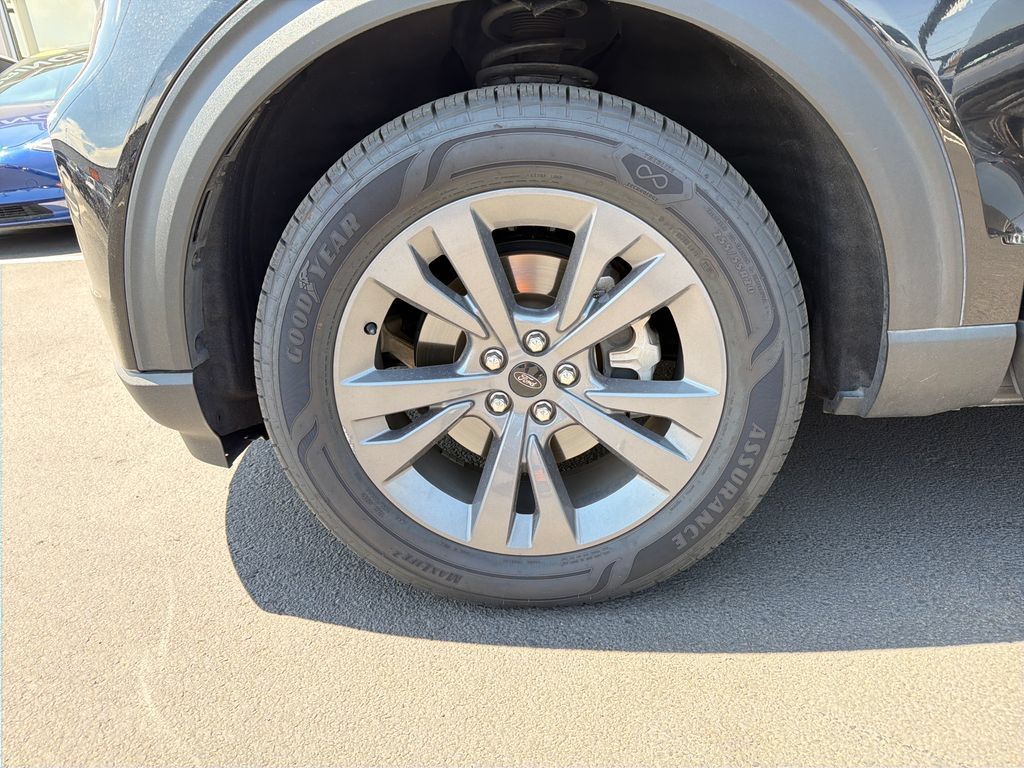 Used 2023 Ford Explorer XLT w/ Equipment Group 202A AWD/4WD image 19