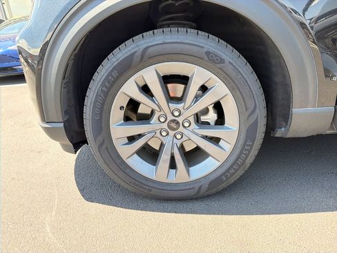 Used 2023 Ford Explorer XLT w/ Equipment Group 202A AWD/4WD image 19