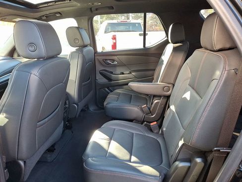 Used 2023 Chevrolet Traverse RS image 16