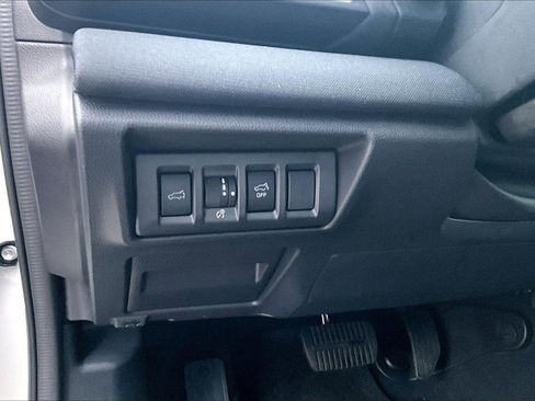 Used 2025 Subaru Outback Premium image 29