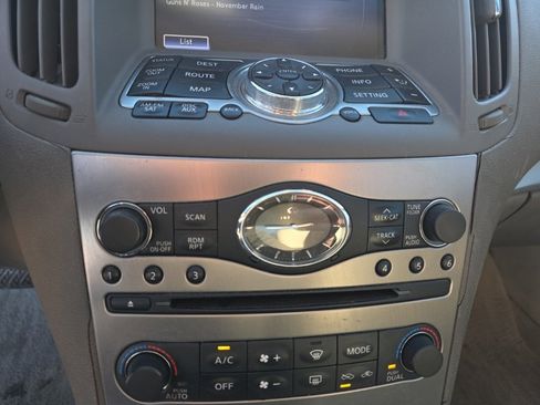 Used 2010 INFINITI G37 x w/ Premium Pkg image 18