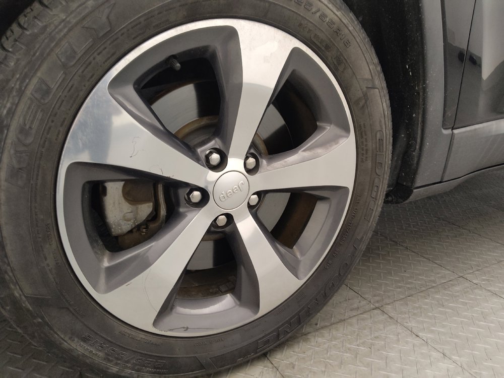 Used 2019 Jeep Cherokee Limited FWD image 31