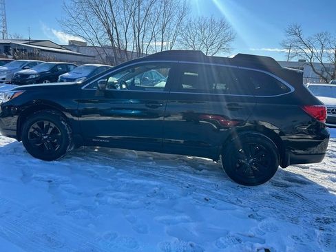 Used 2017 Subaru Outback 2.5i Premium image 2