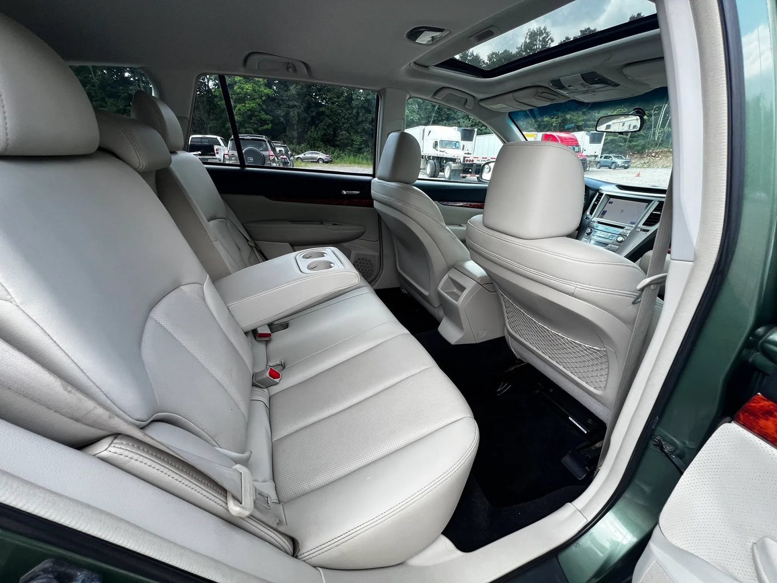 Used 2010 Subaru Outback 2.5i Limited AWD/4WD image 11