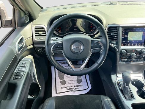 Used 2018 Jeep Grand Cherokee Altitude RWD image 21