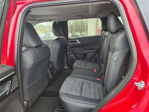 New 2025 Mitsubishi Outlander SE image 6