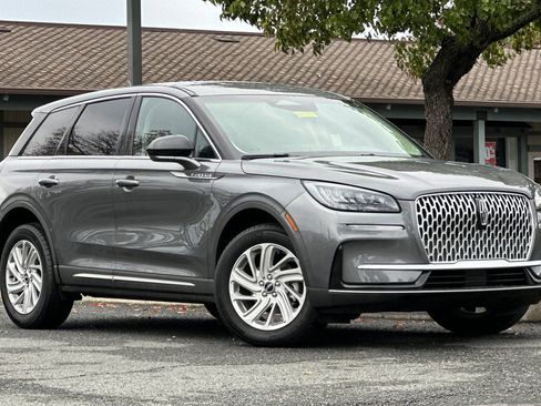 Used 2025 Lincoln Corsair FWD w/ Rear Removable Package Tray image 2