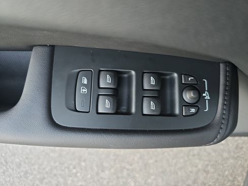 Used 2023 Volvo XC60 B5 Plus w/ Climate Package image 27