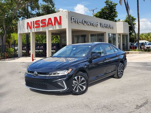 Used 2025 Volkswagen Jetta S image 1