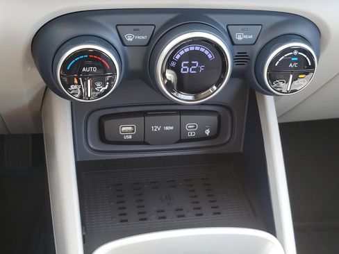 New 2026 Hyundai Venue SEL FWD image 18