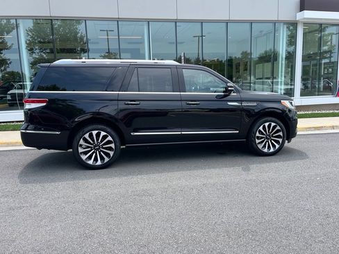 Used 2023 Lincoln Navigator L Reserve AWD/4WD image 9