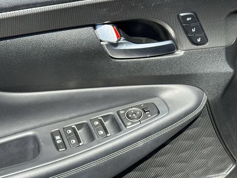 Used 2019 Hyundai Santa Fe FWD image 17