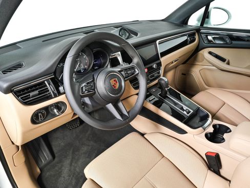 New 2026 Porsche Macan AWD/4WD image 4