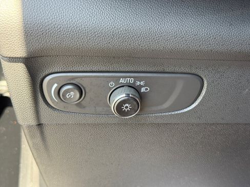 Used 2023 Buick Envision Preferred AWD/4WD image 33