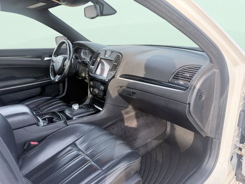 Used 2018 Chrysler 300 S w/ 300S Premium Group image 39