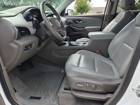 Used 2020 Chevrolet Traverse Premier FWD image 11