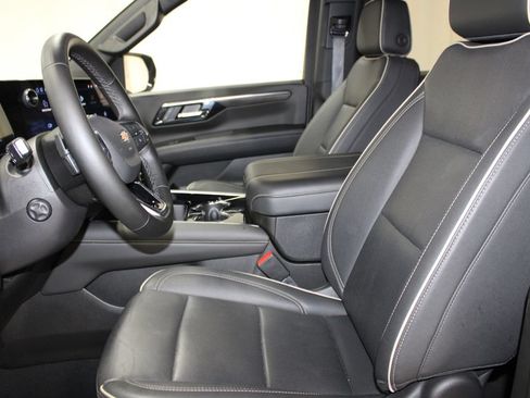 Used 2025 Chevrolet Tahoe Premier RWD image 17