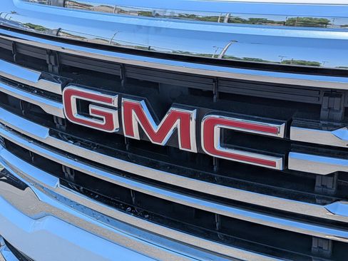 Certified 2023 GMC Acadia SLE w/ Driver Convenience Package FWD image 30