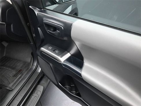 Used 2017 Toyota Tacoma SR5 image 38