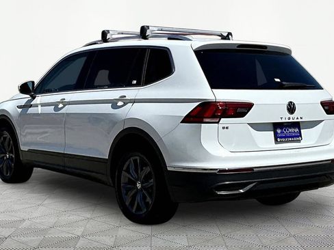 Used 2022 Volkswagen Tiguan SE w/ Panoramic Sunroof Package FWD image 4