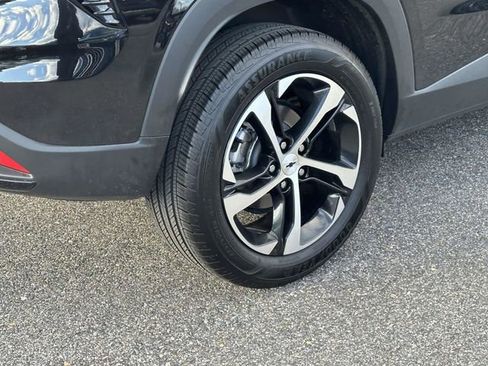 Used 2025 Chevrolet Trax RS w/ Sunroof Package image 30