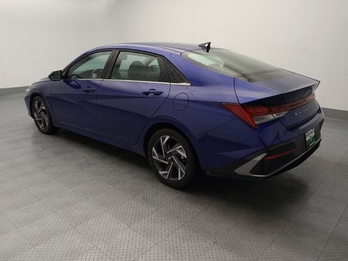 Used 2025 Hyundai Elantra SEL FWD image 3
