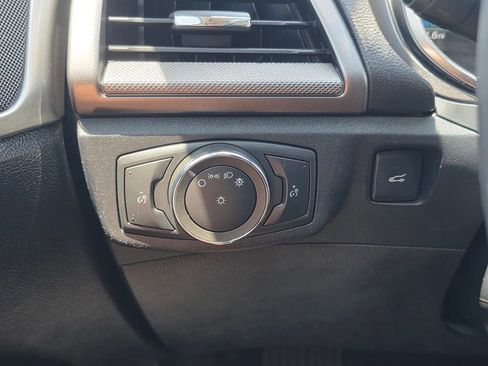 Used 2020 Ford Fusion SE FWD image 32
